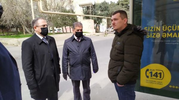 Səbailin icra başçısı qapı-qapı insanları marifləndirir