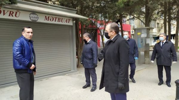 Səbailin icra başçısı qapı-qapı insanları marifləndirir