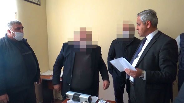 Azərbaycanda bələdiyyə sədri saxlanıldı - FOTO