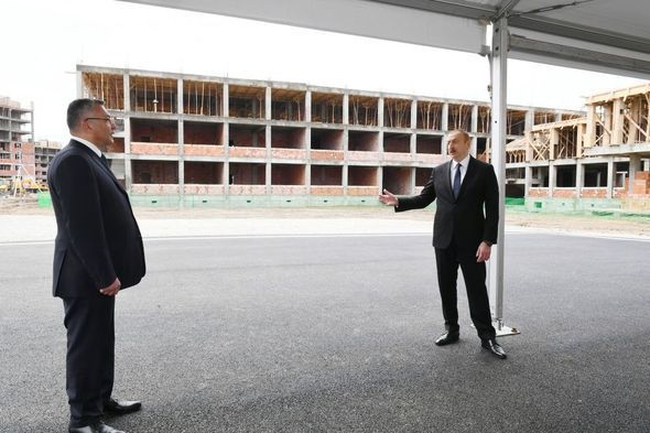 İlham Əliyev məcburi köçkünlər üçün tikilən yaşayış binalarında işlərin gedişi ilə tanış olub - FOTO