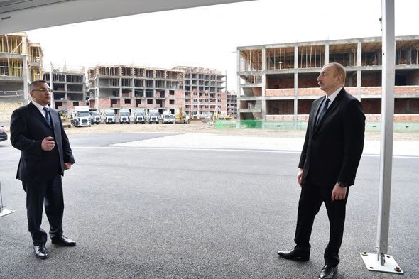 İlham Əliyev məcburi köçkünlər üçün tikilən yaşayış binalarında işlərin gedişi ilə tanış olub - FOTO